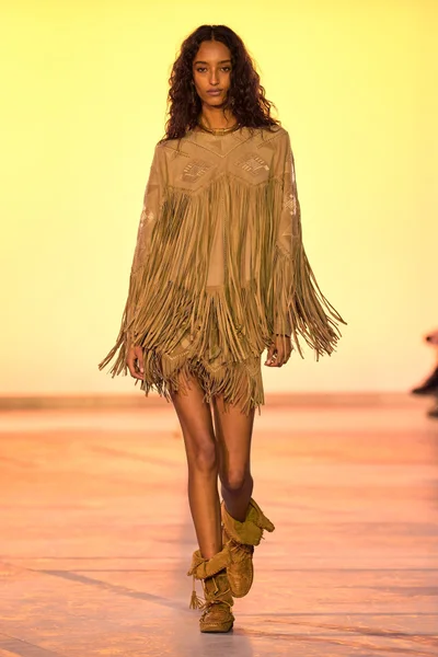 Look 3